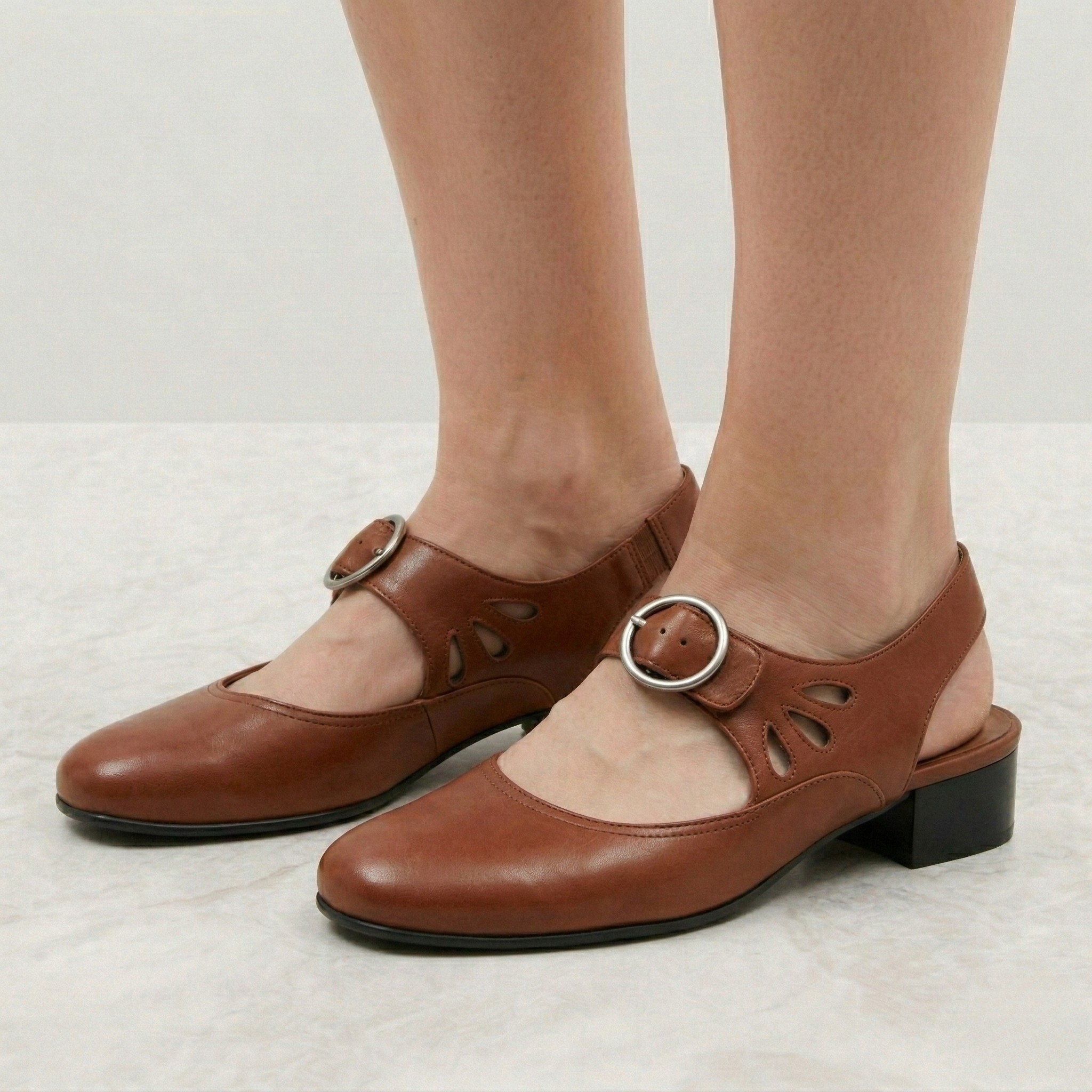 Women's Adjustable Leather Sandals with Cushioned Comfort