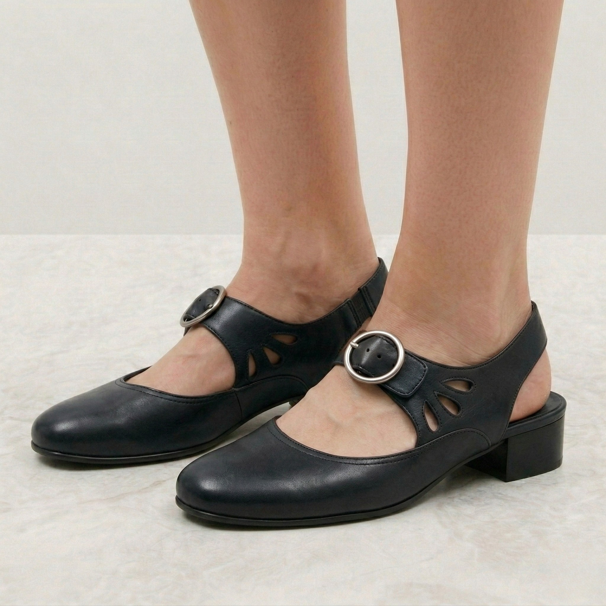 Women's Adjustable Leather Sandals with Cushioned Comfort