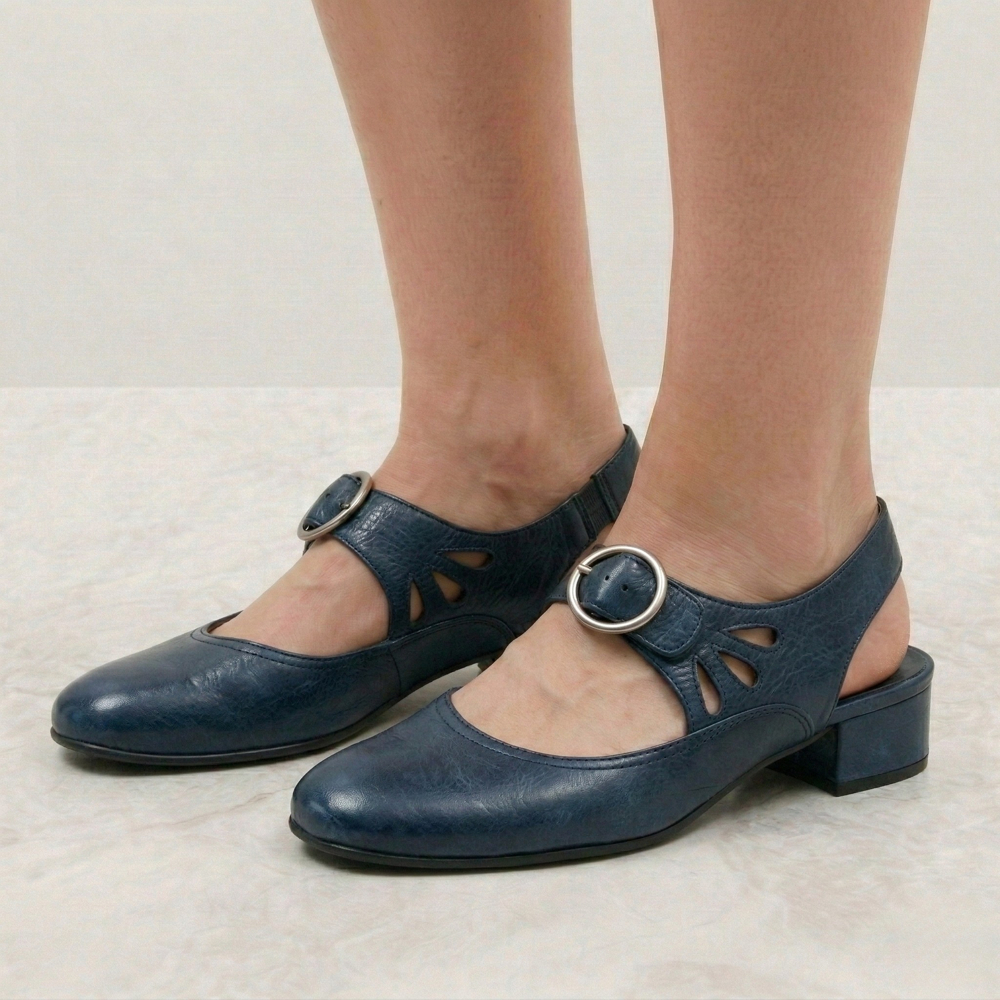 Women's Adjustable Leather Sandals with Cushioned Comfort